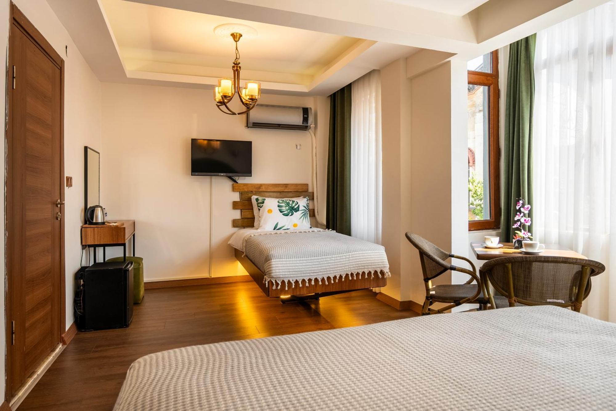 York House Отель *