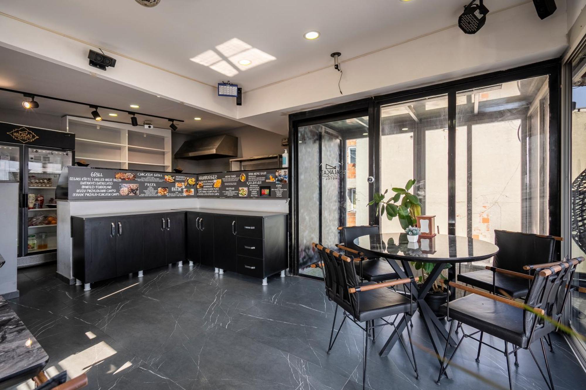 York House Отель